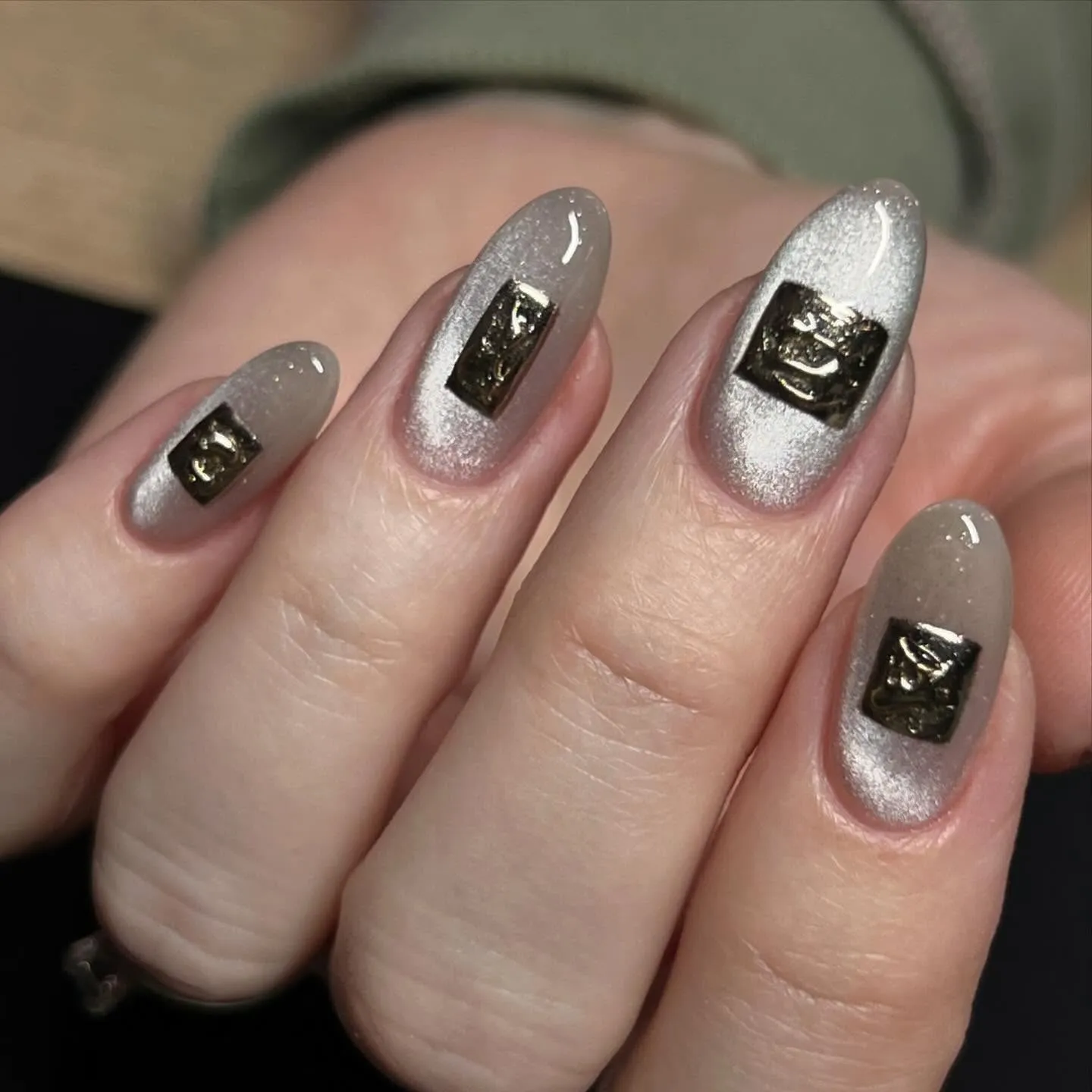 9 K-Pop-Inspired Summer Nail Trends for 2025 8 Cat-Eye
