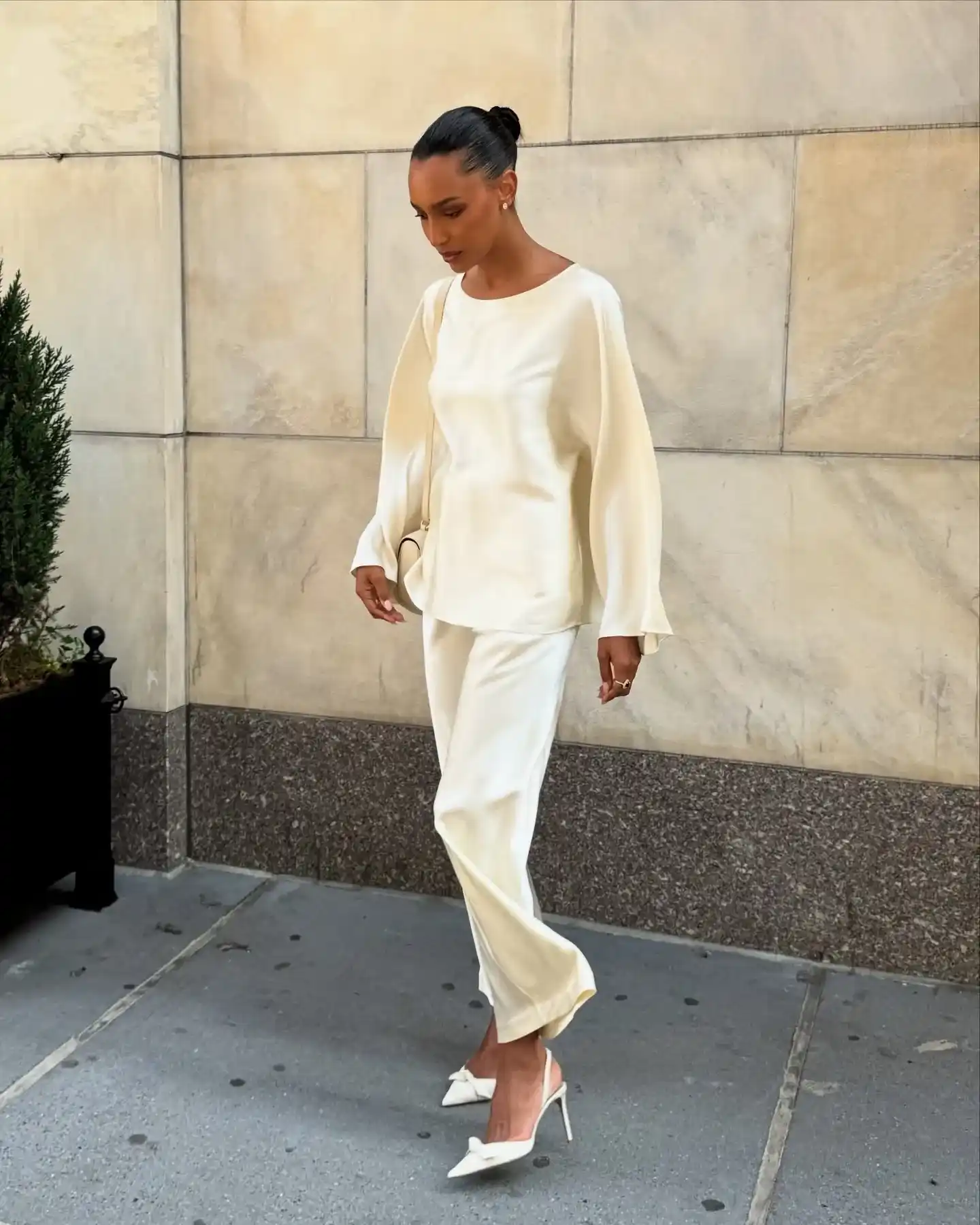 Top Spring Fashion Trends for Moms in Los Angeles: What Stylish Moms Are Wearing Now 30 Jasmine Tookes
