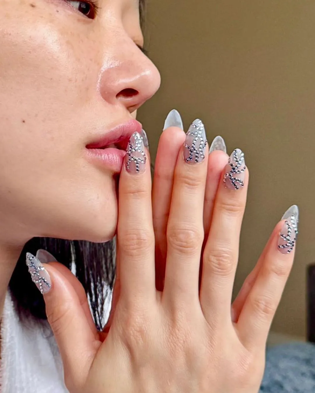 9 K-Pop-Inspired Summer Nail Trends for 2025 2 Soft Maximalism