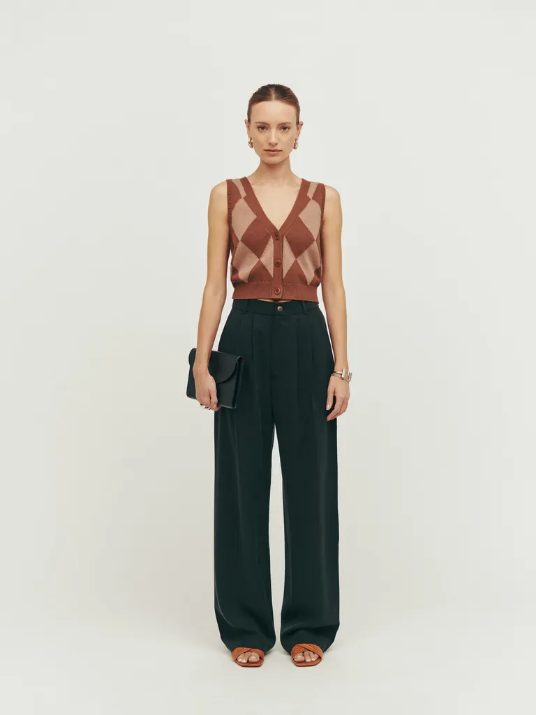 Upgrade Your 9-to-5 Style: 5 Fashion Icons Office Outfit Ideas That Work Every Time 8 Mason Pant
